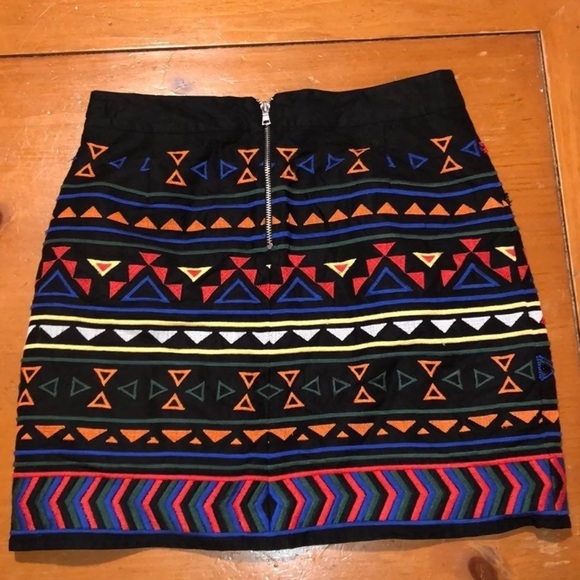 Sam Edelman size 2 mini skirt Aztec print - Picture 3 of 6